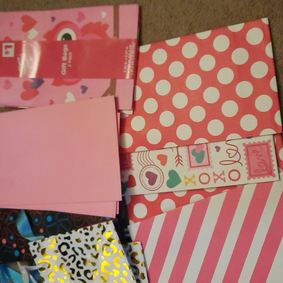 Lot of 14 New Small Gift Bags - Picture 3 of 3